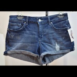 Jessica Simpson ripped shorts